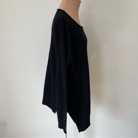 NILI LOTAN Scoop Neck Asymmetric Side Slit Black Cashmere Sweater EUC Size XS - Picture 2 of 8